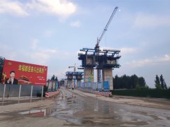 江蘇螺旋線聲測管使用千斤頂校準(zhǔn)整個(gè)涵洞，使其中心位于常規(guī)中心線